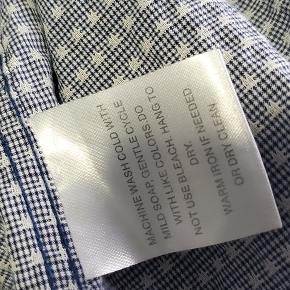 Van Heusen Men's Size Large (Neck 16 - 16.5) Navy and Blue Patterned Button Down - Picture 6 of 6